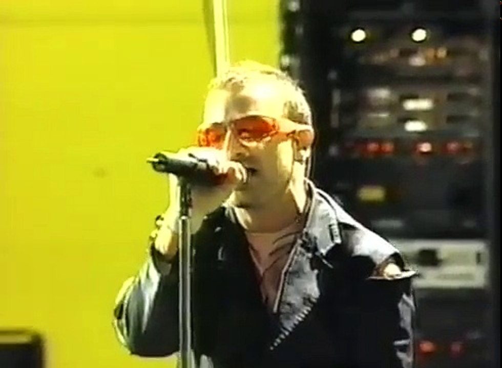 U2 Bono & Larry in interview about Popmart Finnish subs