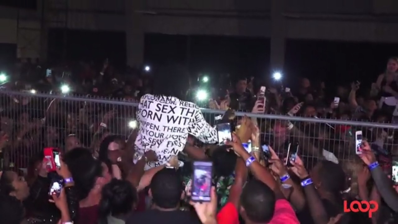 Alkaline Climbs Fence at his Performance in Cayman Island