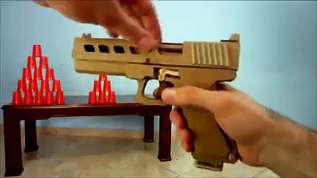Kartondan silah yapımı Mükemmel bir yetenek