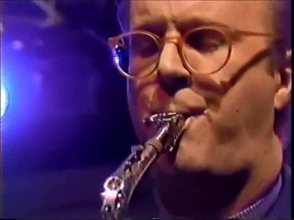 DAVID FOSTER PLAYS ST. ELMOS FIRE AND THEME FROM THE WINTER OLYMPICS, 1989 (524) ~Violet