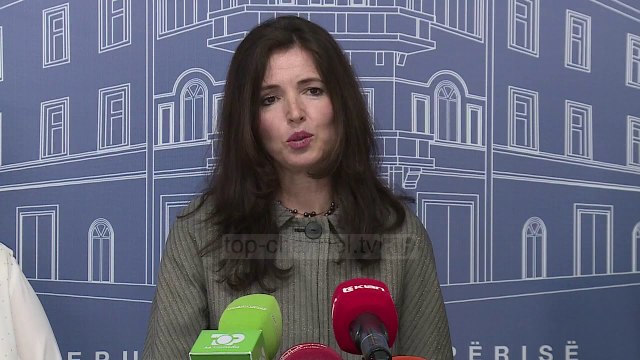 Dhunë dhe stres nga ministrja, drejtorët e Arsimit e padisin - Top Channel Albania - News - Lajme