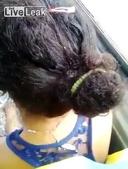 Il filme une femme avec une centaine de poux sur la tête dans le bus ! Ecoeurant !