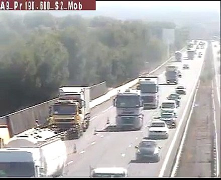 Impresionante accidente entre camión y camioneta de seguridad