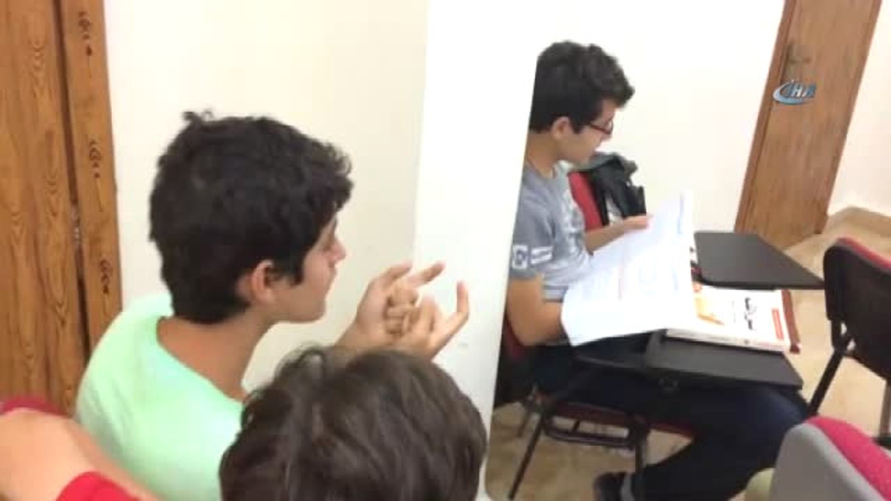 Arapça Öğrenmek İçin Ürdün'e Giden 60 Türk Öğrenci Mezun Oldu