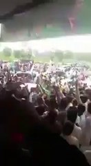 How Nawaz Sharif's crowd changes side (Watch till end)