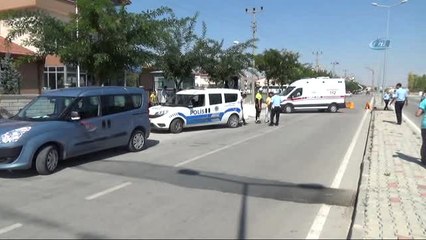 Karaman'da İşçi Midibüsünün Çarptığı Polis Memuru Yaralandı