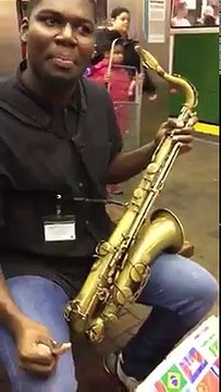 Playing Pakistan National Anthem Music on Saxophone by an american