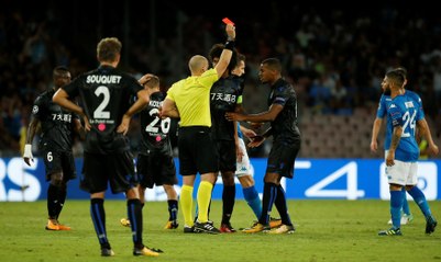 Ligue des Champions : Koziello et Pléa expulsés contre Naples !
