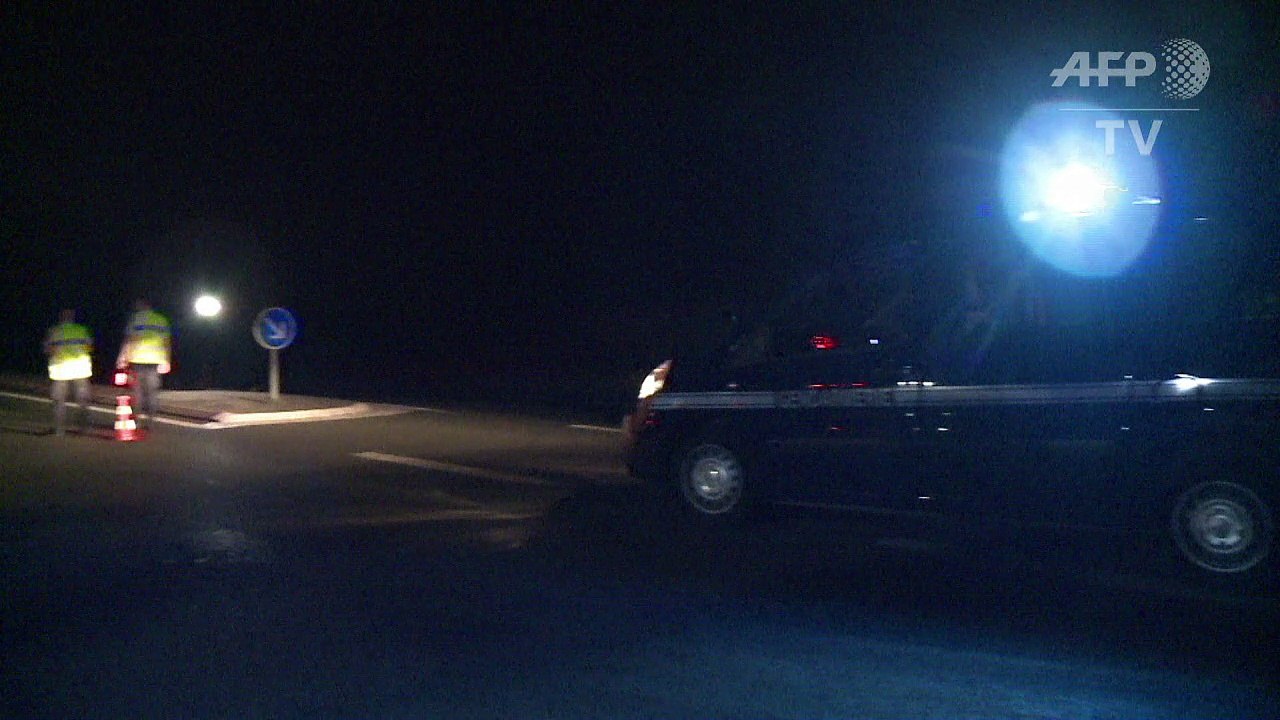 Auto rast in Pizzeria bei Paris - Mädchen getötet