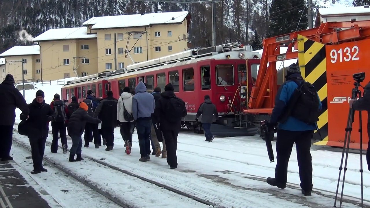 Snow Plowing-trainfart original-Dampfschneeschleuder Xrot d 9213 und Bernina Krokodil - Zug, train - dailymotion
