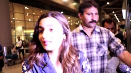 Alia Bhatt Oops Moment At Airport