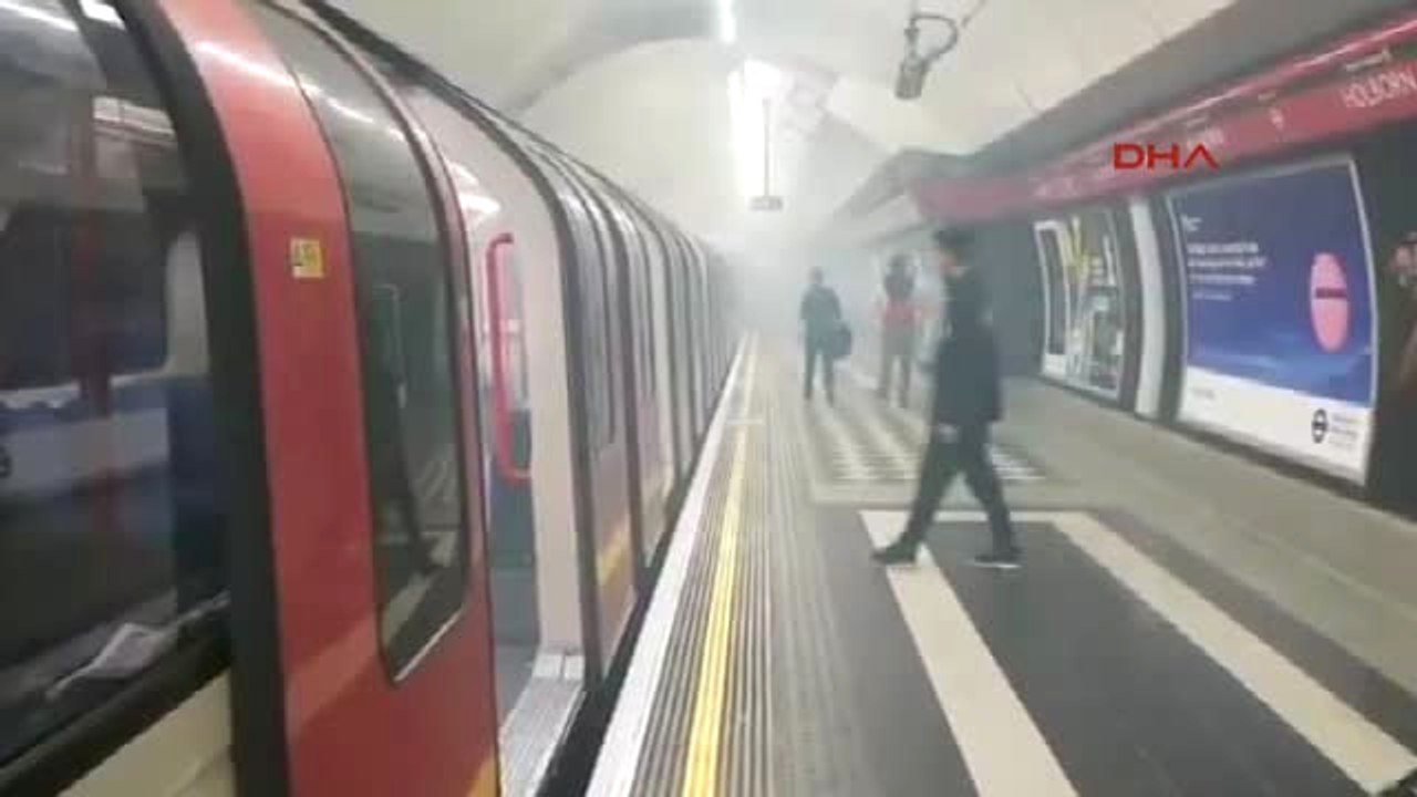 Londra'da Yangın Kuşkusuyla Holborn Metro Istasyonu Boşaltıldı