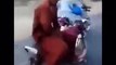 موٹر سائیکل چلانے کا انوکھا انداز۔ ویڈیو: حافظ وسیم۔ ملتان