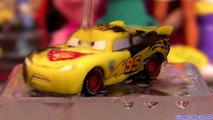 Cars Color Changers Lightning McQueen Changing Color from Yellow to Black Disney Pixar