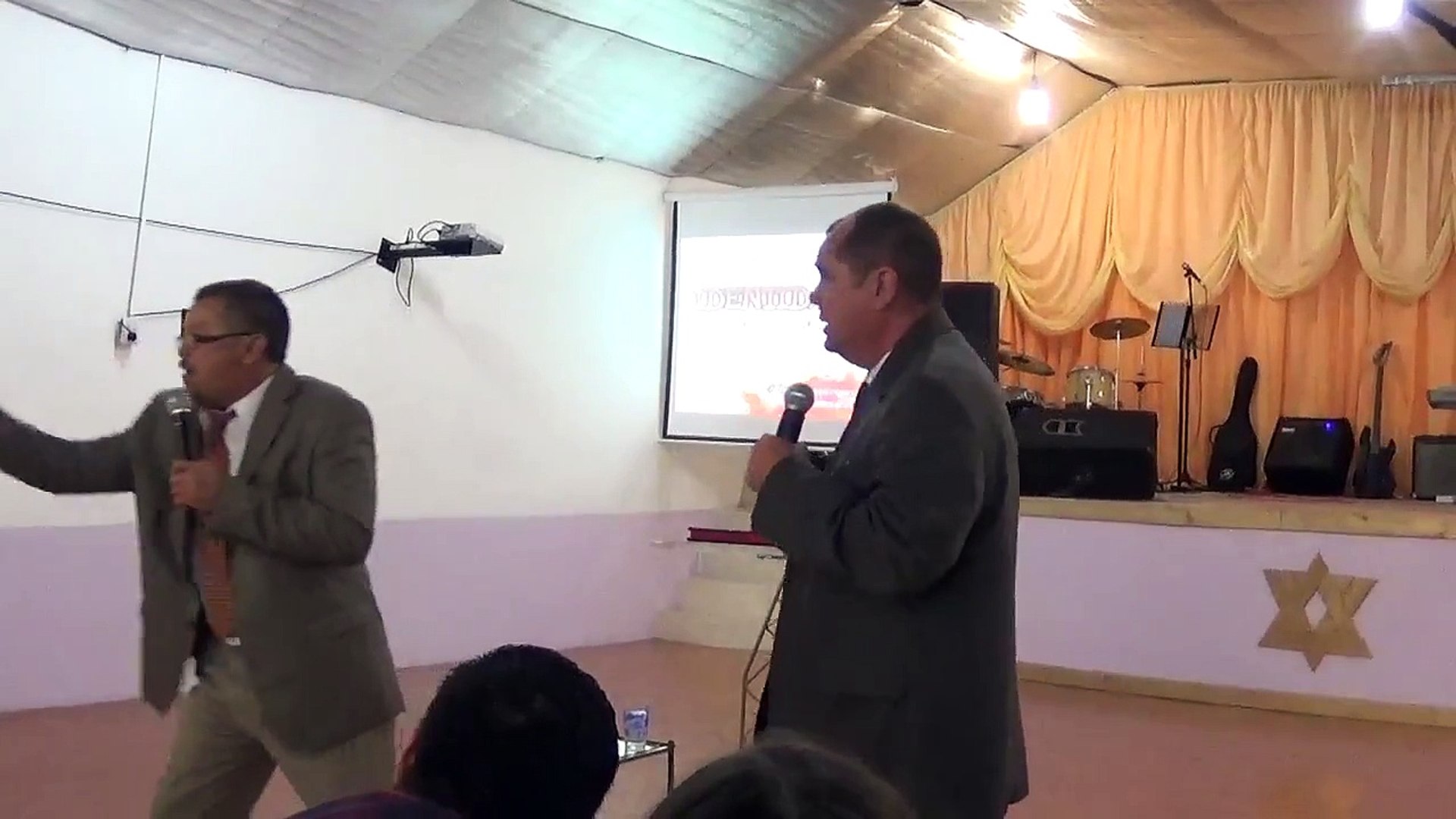 Wayne Knight preaching in Argentina
