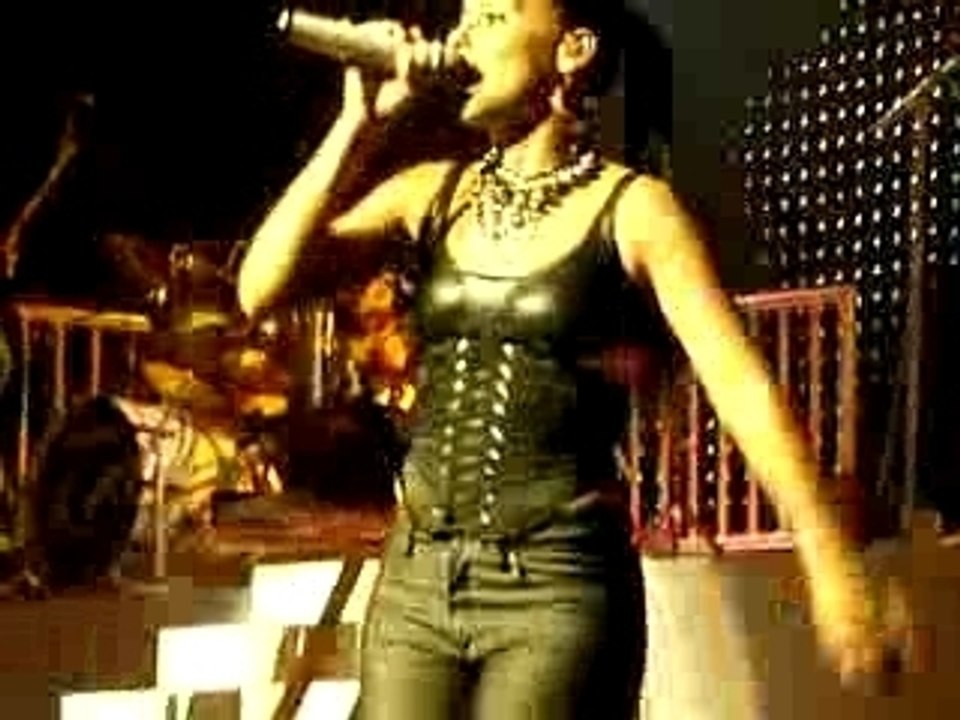 Nelly Furtado - Give it to me