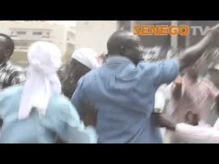 Serigne Mbaye Thiam pris en sandwich et hué  par des socialistes