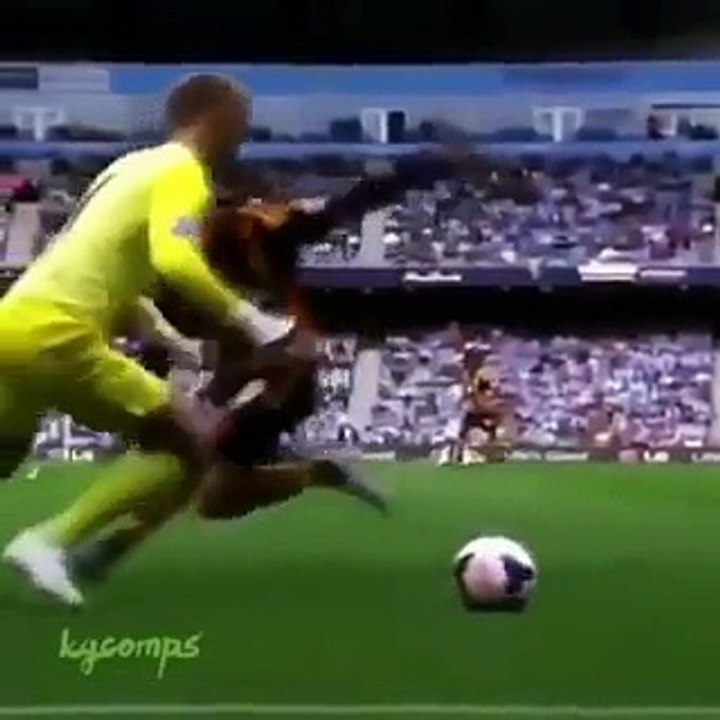 Great skill by Goalkeeper
