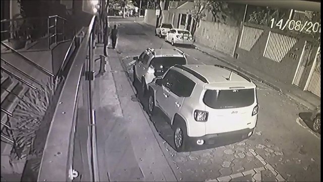 Dupla assalta mulher que entrava em prédio de Jardim Camburi, Vitória