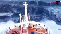 شاهد لحظات رهيبة لسفن في مواجهت عواصف بحر هائج جدا