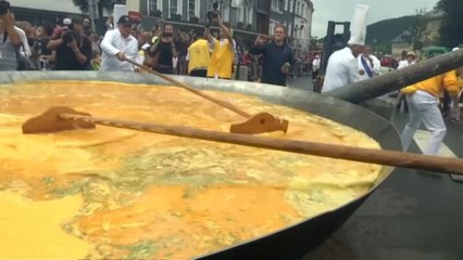 بلجيكا: بعد الفضيحة عشرة الاف بيضة لصنع عجة عملاقة