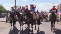 Con caballos y jinetes paraguayos acompañan la procesión a la Virgen de Asunción
