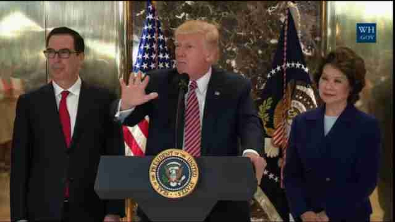 Trump culpa de la violencia en Virginia a ambos bandos