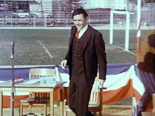 Room 222 - 1x18 - Play it Loose