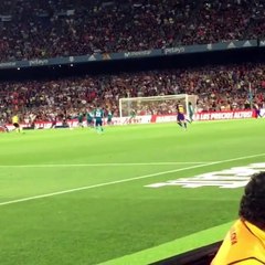 تصوير لهدف كريستيانو من مدرجات الكامب نو.. وتفاصيل احتفال ما بعد الهدف ⚽