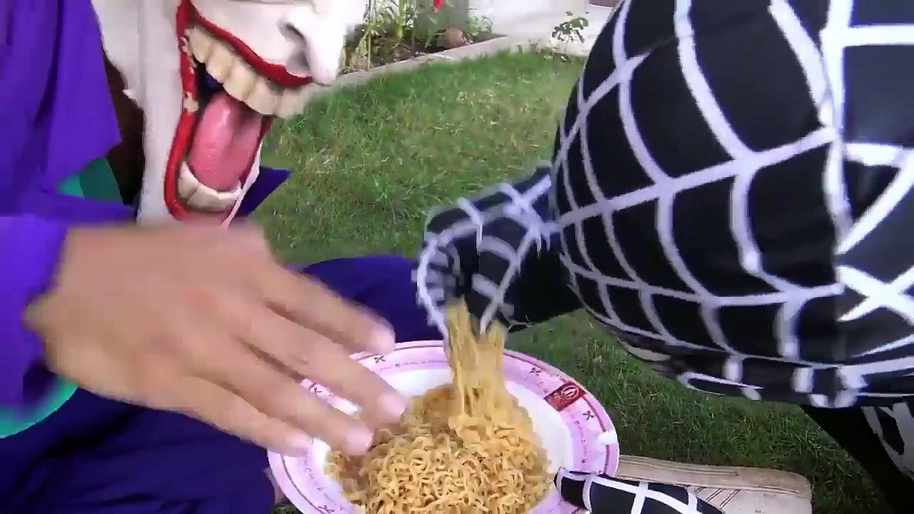 Homem Aranha Banhos de sol Elsa congelada Mulher Gato Apaixonar se Palhaço Brincadeiras Ví