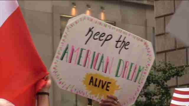 Miles de soñadores se manifiestan en todo EEUU para que Trump prolongue DACA