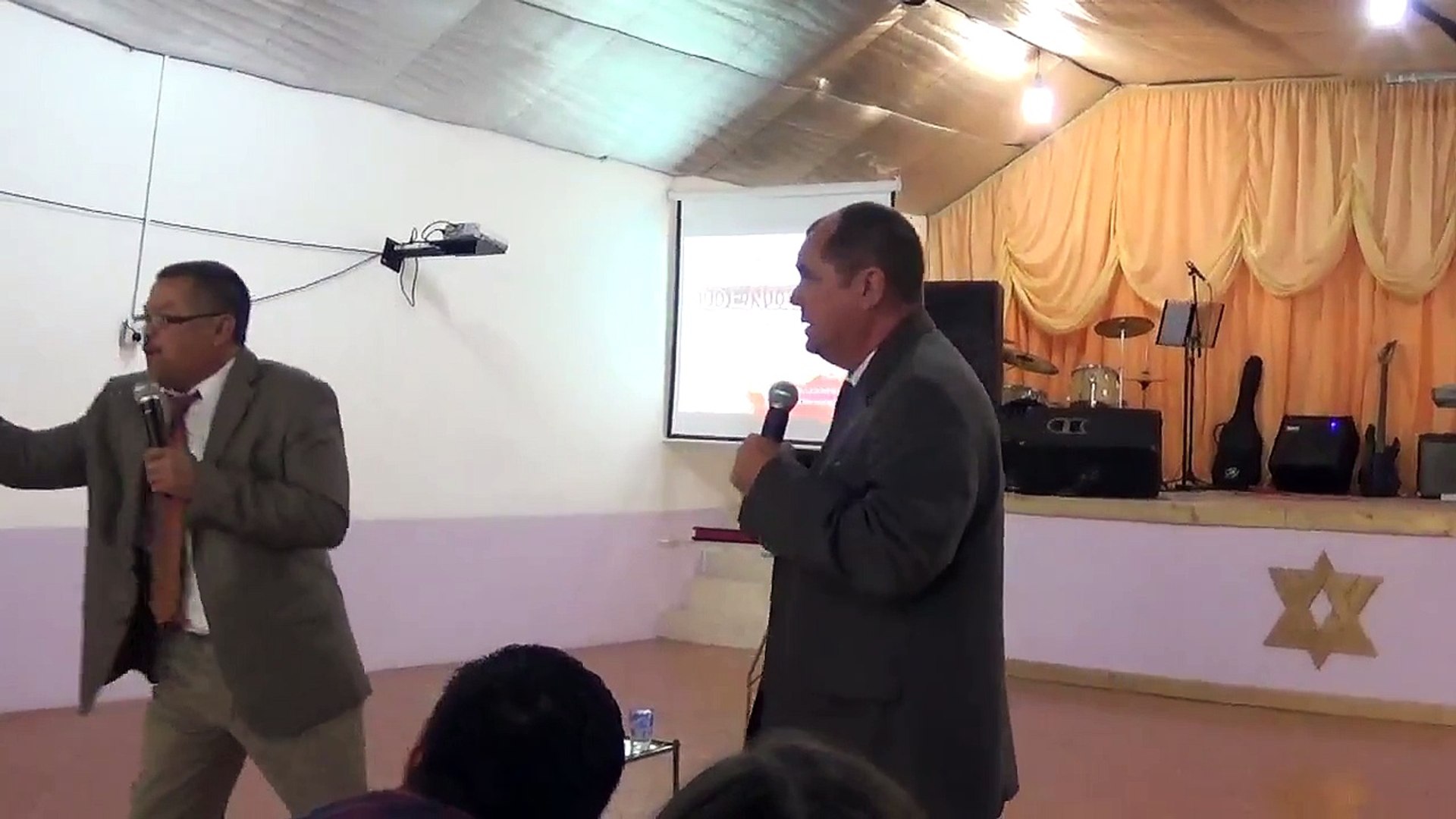 Wayne Knight preaching in Argentina