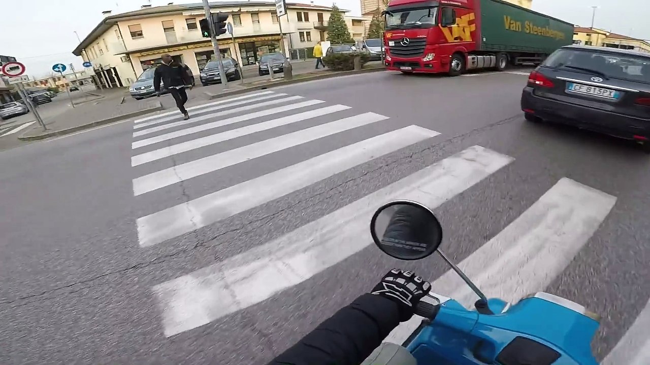 KTM 125 ex... ah no - VESPA 50!