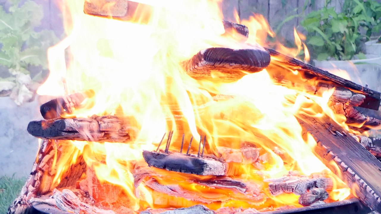 MINI EMINEM - LOVE THE WAY YOU LIE - TINY VOCALS MIXED FEAT - PEPPER - FIRE SHOW DWARF RAPPER - MIGHTY MIKE MIDGET -