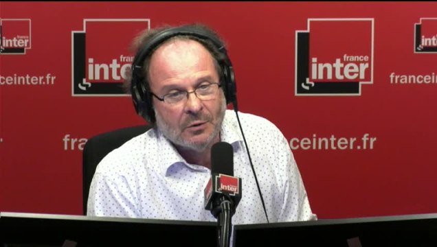 Gil Avérous (LR) au micro de Pierre Weill