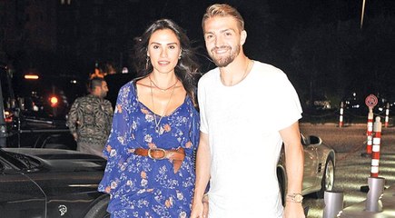 Caner Erkin, Trafikte Eşi Şükran Ovalı'ya Aşk Sözcükleri Fısıldadı