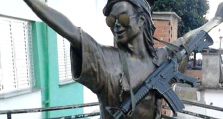 Uyuşturucu Çeteleri, Michael Jackson'un Heykelinin Omzuna Yarı Otomatik Tüfek Astı
