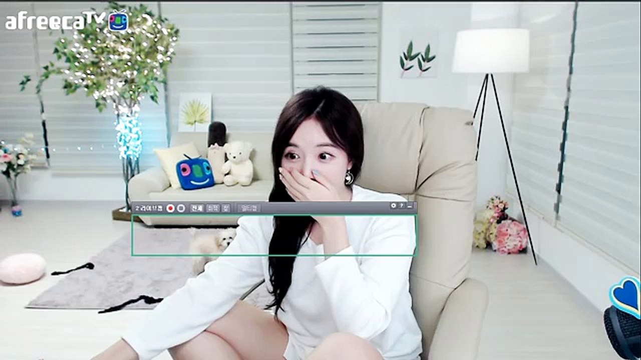 방송도중 너무 놀라서 뒤로 자빠질뻔[BJ이슬이♥]