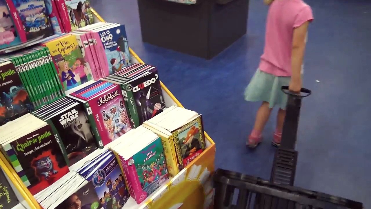 [VLOG] Chasse Aux Fournitures Scolaires 2017 de Kalys   CONCOURS - Studio Bubble Tea school stuff-E9iLyCkQLTQ