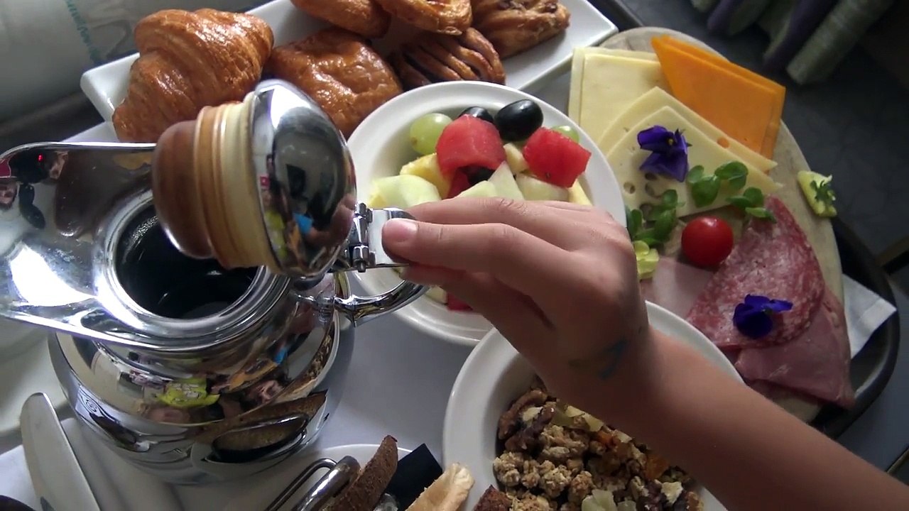 PETIT-DEJ EN CHAMBRE ET MORNING ROUTINE ANGLAISE • Studio Bubble Tea-uNWdYVjkNhs