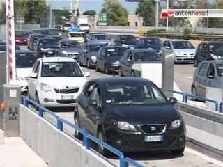 TG 30.07.11 Code di auto ai caselli Bari Sud, tutti verso il Salento