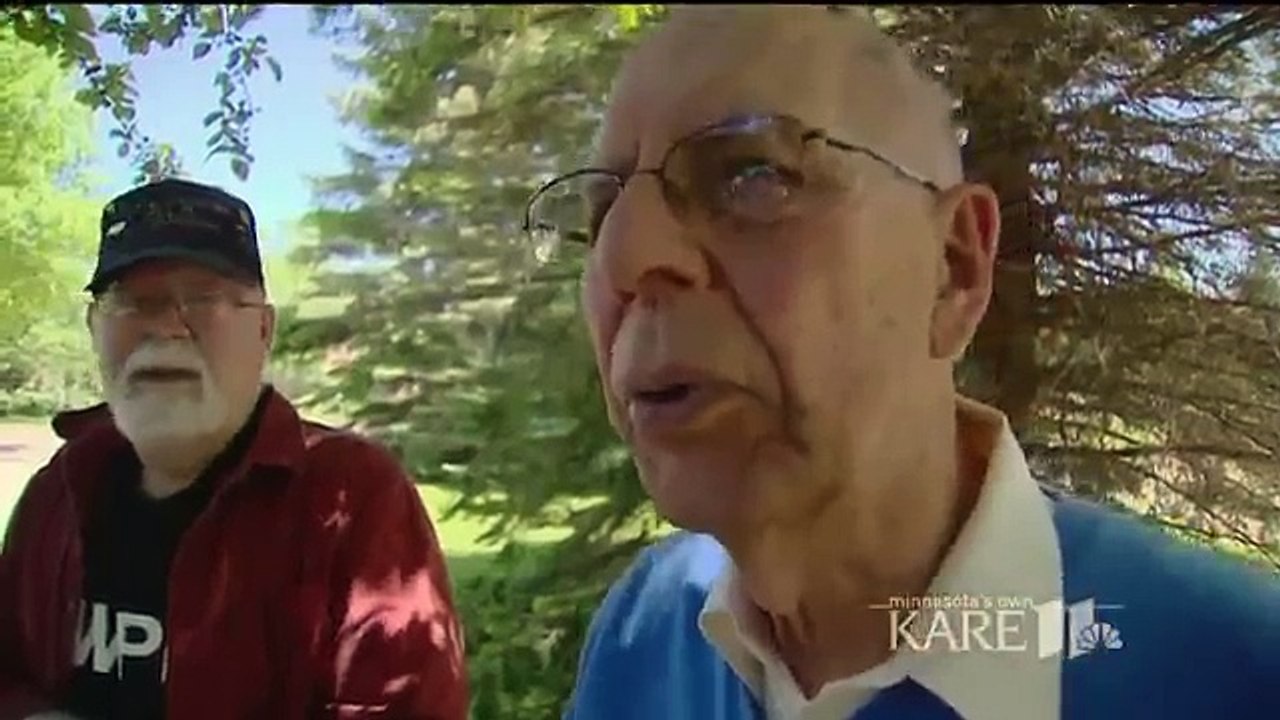 À 94 ans, il construit une piscine dans son jardin pour accueillir tous ses voisins et mettre fin à sa solitude