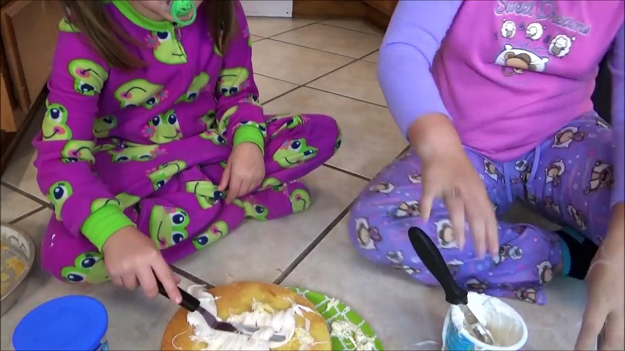 Bad Baby Cake Baking Fail Victoria Annabelle Freak Daddy Toy Freaks