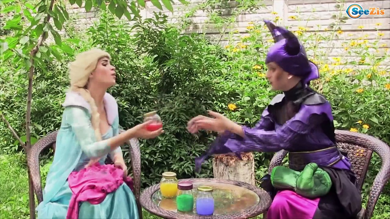 Frozen Elsa GUMBALLS SURPRISE! w/ Spiderman & Hulk Superheroes in Real Life
