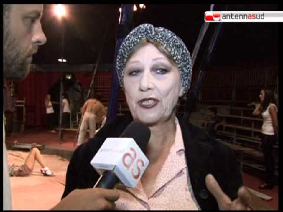 TG 05.09.11 Il circo teatro "Le chant du dindon" stupisce il pubblico del Castel dei Mondi