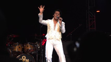 Les jeunes sosies d'Elvis Presley entretiennent la légende