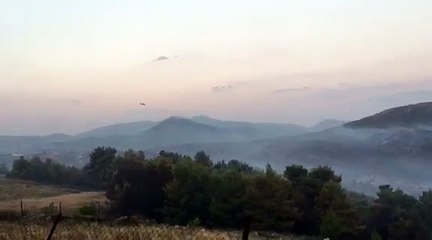 Εικόνες από το πύρινο μέτωπο στον Κάλαμο το πρωί της Τετάρτης