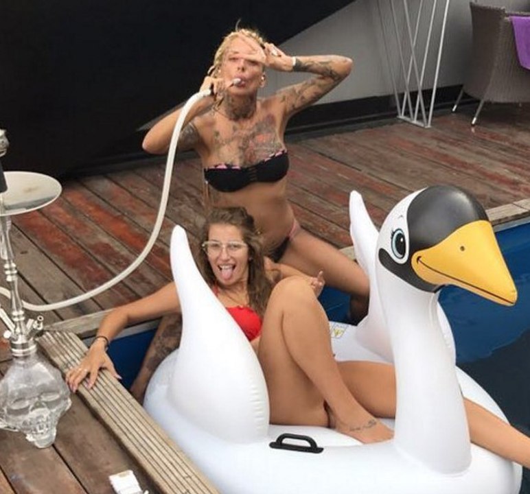 Skinule se Jelena Krunić i Dalila, bazen se USIJAO!