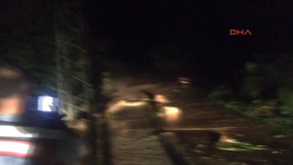 Rize'de Dereler Taştı, 5 Kişilik Aile Mahsur Kaldı