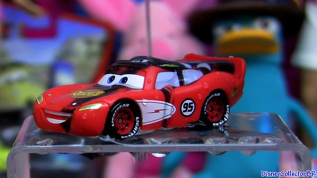 Color Changers cars Lightning Mcqueen Change Color From Black to Red Rust-eze Disney Pixar